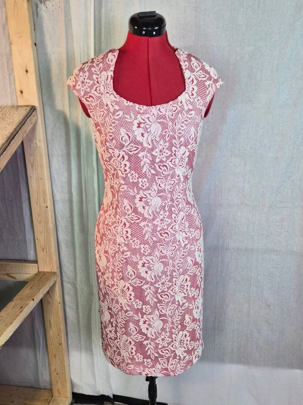 Kay Unger Floral Lace Dress Women’s Size 6 Knee Length White Red Zipper F800